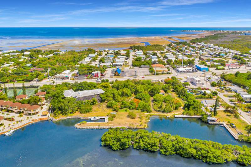 6 bedroom Single Family Residence at 6500-6600 Overseas Highway, Casa Manana Shores (50.5), Marathon — photo 2