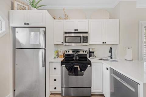 5092 Sunset Village Drive #Hawks Cay Resort, Duck Key FL - photo 10 of 50