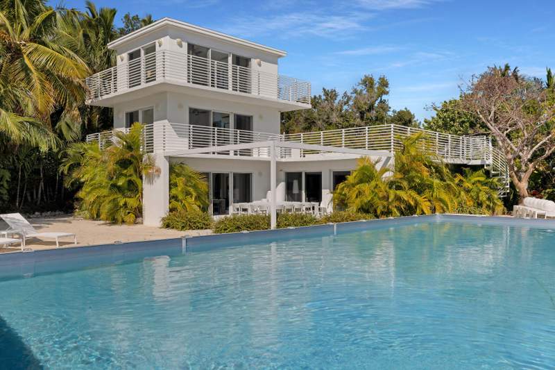 4 bedroom Single Family Residence at 98701 Overseas Highway, Rock Harbor Manor (97.0), Key Largo — photo 2