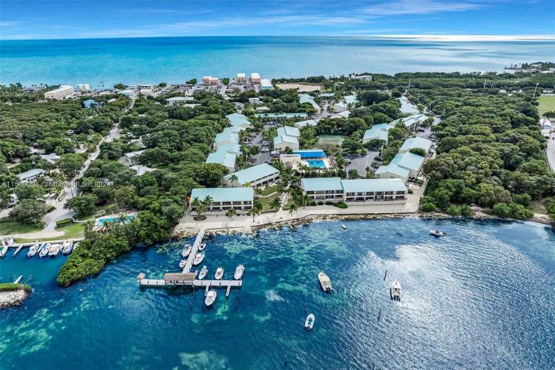 3 bedroom Townhouse at 87200 Overseas Highway #V9, Executive Bay (87.0), Plantation Key — photo 2