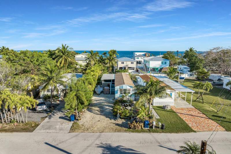 2 bedroom Mobile Home at 759 Michael Drive, Bermuda Shores (103.0), Key Largo — photo 2