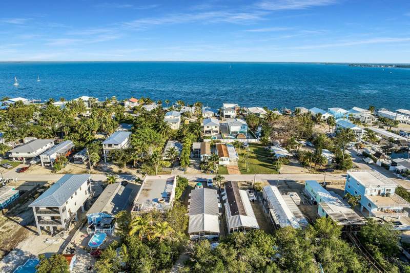 2 bedroom Mobile Home at 759 Michael Drive, Bermuda Shores (103.0), Key Largo — photo 4