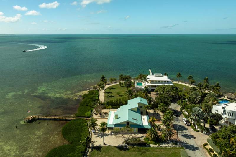 4 bedroom Single Family Residence at 120 Pirates Cove Drive, Stirrup Key Sub (52.5), Marathon — photo 2
