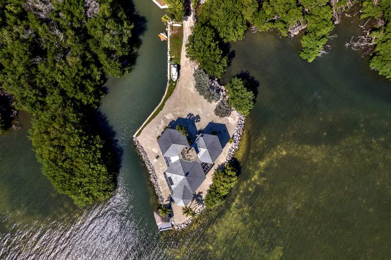 3 bedroom Single Family Residence at 10987 County Road 905, Cardsound Point 1 (905.0), Key Largo — photo 2