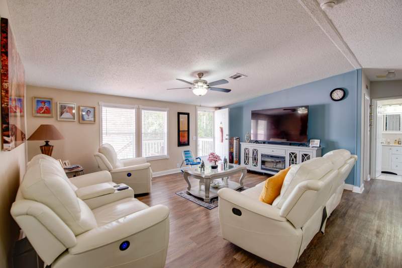 4 bedroom Single Family Residence at 6460 Sunshine Street, Maloney Sub (5.0), Stock Island — photo 2