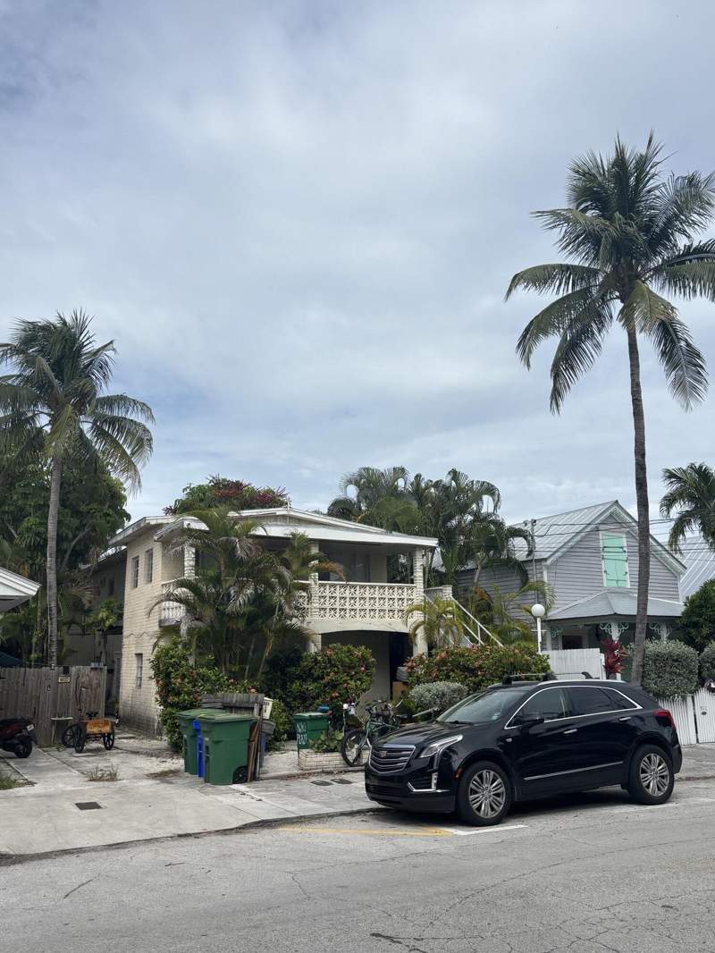 7 bedroom Multi-Units at 909 Grinnell Street, Old Town - Unlisted (1.0), Key West — photo 2