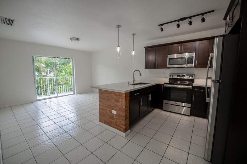 2 bedroom Condominium at 1129 Pebble Beach Lane #11, Indies Island Condo (61.0), Duck Key — photo 2