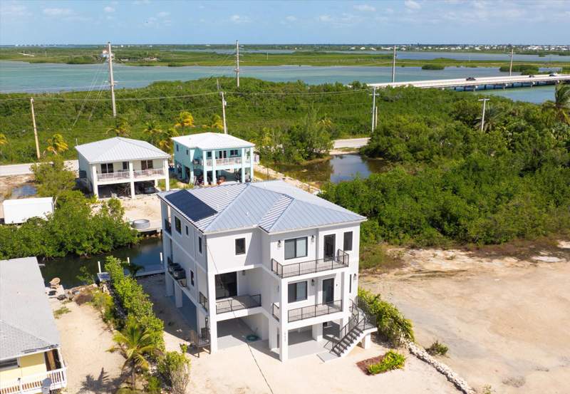 4 bedroom Single Family Residence at 27433 Antigua Lane, Breezeswept Bch Est (27.5), Ramrod Key — photo 2