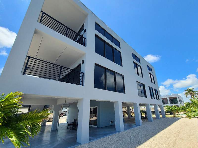 5 bedroom Single Family Residence at 31449 Avenue I, Sands Sub (31.0), Big Pine Key — photo 3