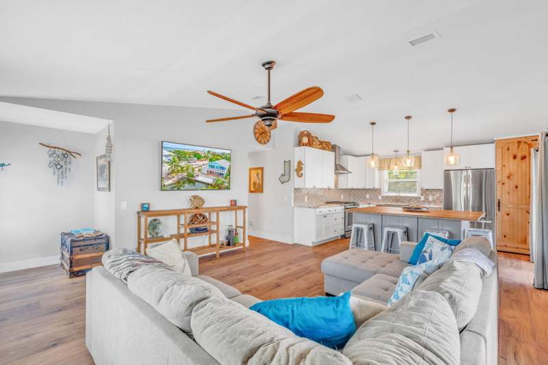 3 bedroom Single Family Residence at 420 W Indies Drive, Breezeswept Bch Est (27.5), Ramrod Key — photo 5