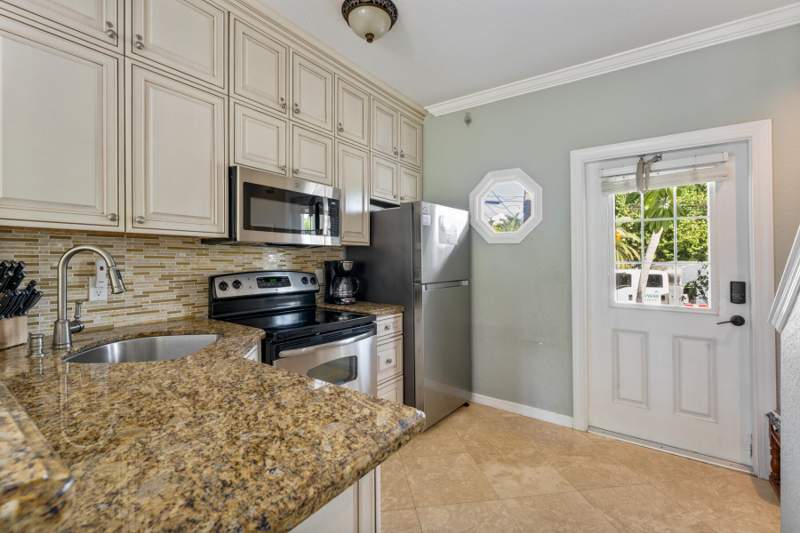 2 bedroom Townhouse at 5110 Sunset Village Drive, Village at Hawks Cay (61.0), Duck Key — photo 3