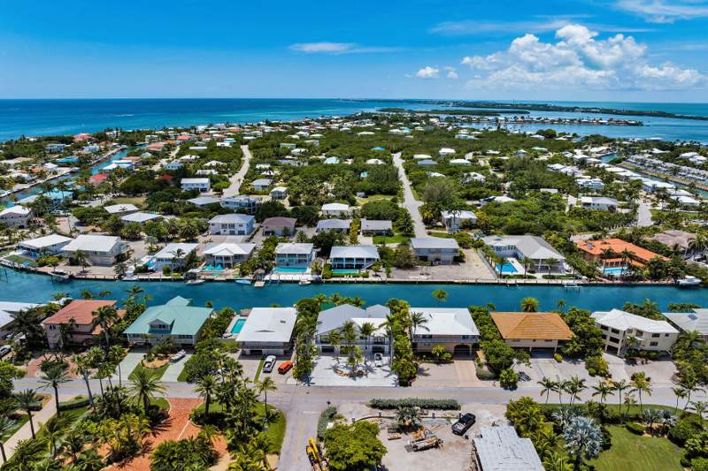 4 bedroom Single Family Residence at 362 E Seaview Drive, Yacht Club Island (61.0), Duck Key — photo 5