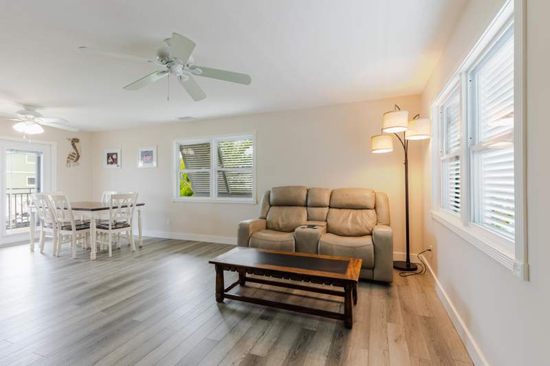 3 bedroom Single Family Residence at 810 62Nd Street Ocean Street, Edmonds Acre Tracts (50.5), Marathon — photo 4