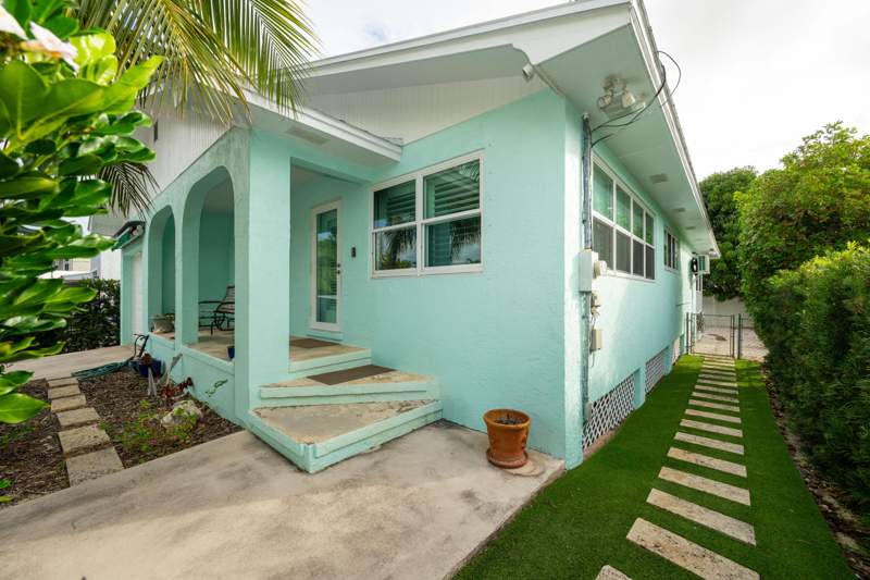 3 bedroom Single Family Residence at 1613 Trinidad Drive, Riviera Shr Amd Plat (3.0), Key West — photo 2