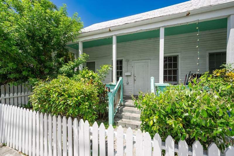 3 bedroom Single Family Residence at 818 Elizabeth Street #Front, Old Town - Unlisted (1.0), Key West — photo 2