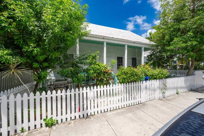 3 bedroom Single Family Residence at 818 Elizabeth Street #Front, Old Town - Unlisted (1.0), Key West — photo 3