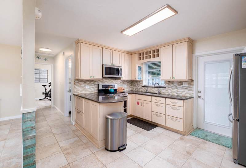 2 bedroom Single Family Residence at 11231 2nd Ave Ocean, Little Venice (53.0), Marathon — photo 4