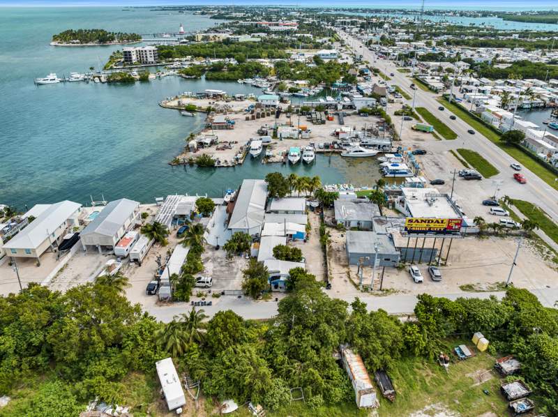 10 bedroom Multi-Units at 206 12Th Street Gulf Street, Halls Sub (48.0), Marathon — photo 3