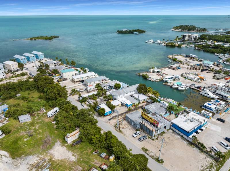10 bedroom Multi-Units at 206 12Th Street Gulf Street, Halls Sub (48.0), Marathon — photo 5