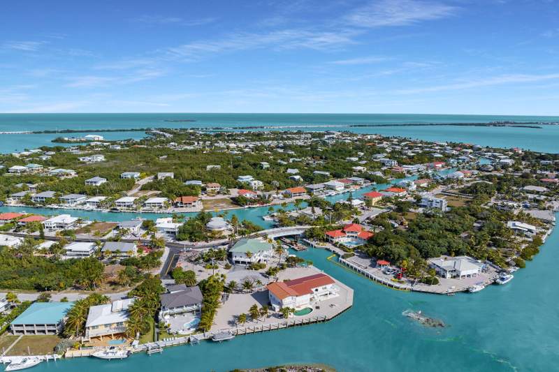 2 bedroom Single Family Residence at 154 S Indies Drive, Center Island (Toms Harbor) (61.0), Duck Key — photo 2