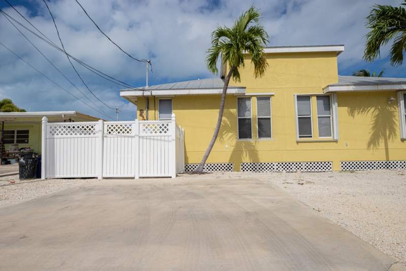 3 bedroom Half Duplex at 441 3Rd Street, Key Colony Bch 1st Addn Amd Plat (53.5), Key Colony — photo 3