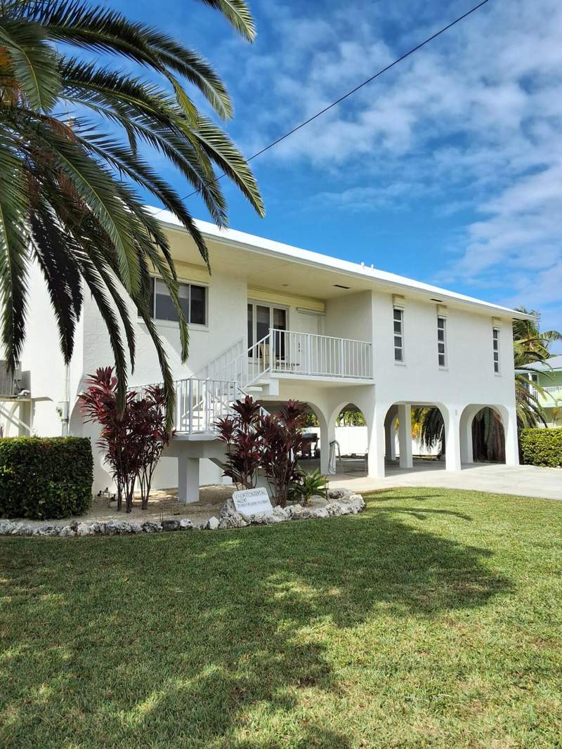 2 bedroom Single Family Residence at 1 Avenue F, Coco Plum Beach (54.5), Marathon — photo 2