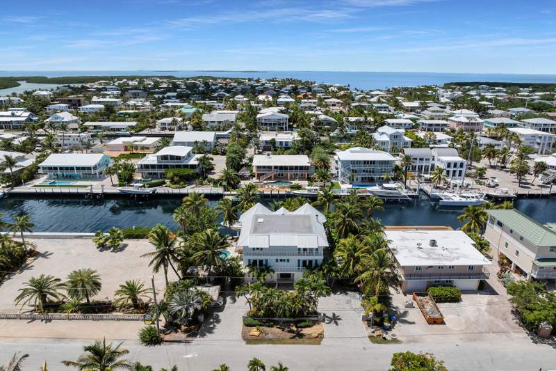 8 bedroom Single Family Residence at 136 San Remo Drive, Venetian Shores (86.0), Plantation Key — photo 3