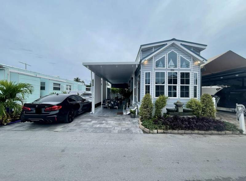 2 bedroom Mobile Home at 325 Calusa Street ## 55, Calusa Campground (101.5), Key Largo — photo 2