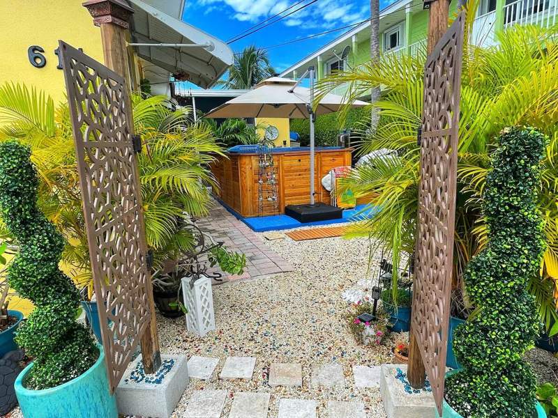 3 bedroom Half Duplex at 611 8Th Street, Key Colony Bch 1st Addn Amd Plat (53.5), Key Colony — photo 3