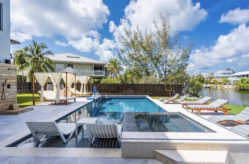5 bedroom Single Family Residence at 32 N Bounty Lane, Buccaneer Point (98.0), Key Largo — photo 5