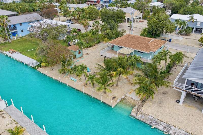 2 bedroom Single Family Residence at 22978 Port Royal Lane, Cutthroat Harbor Est (23.0), Cudjoe Key — photo 2