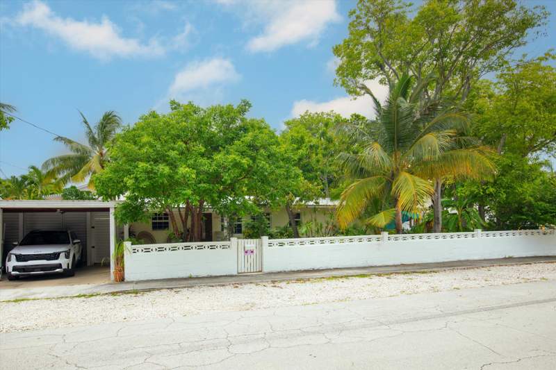 5 bedroom Multi-Units at 1320 6th Street, Key West Realty Cos Sub (3.0), Key West — photo 2