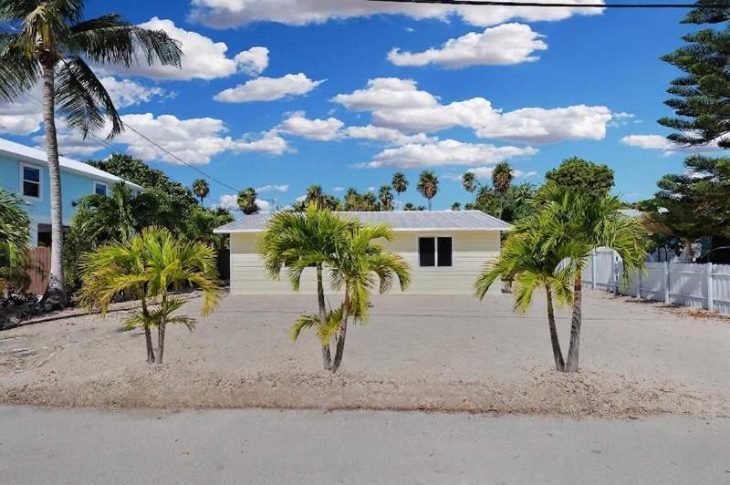 2 bedroom Single Family Residence at 417 95Th Street, Buttonwood Acres (52.0), Marathon — photo 3