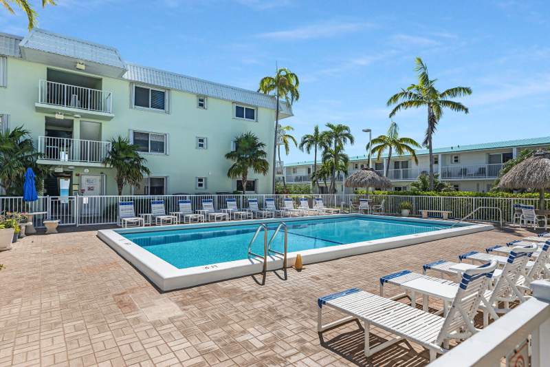 2 bedroom Condominium at 1101 W Ocean Drive #32, Sea Isle Condominium (Aka Cont. Cond) (53.5), Key Colony — photo 4