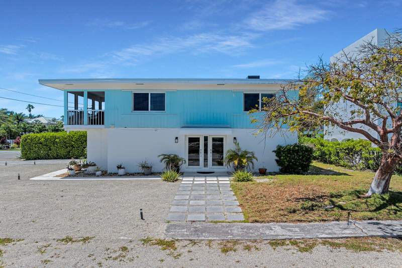 3 bedroom Single Family Residence at 309 Jasmine Street, Yacht Club Island (61.0), Duck Key — photo 2