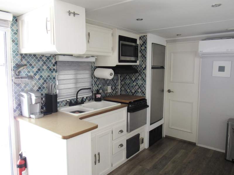 2 bedroom Mobile Home at 325 Calusa Street ## 15, Calusa Campground (101.5), Key Largo — photo 3