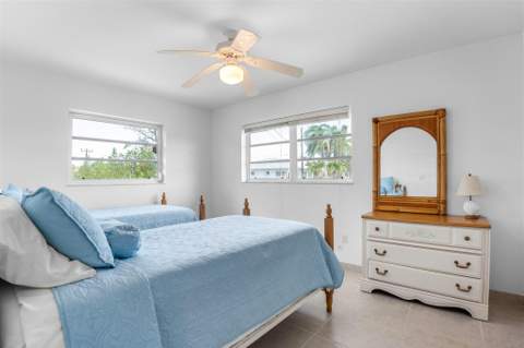 249 W Seaview Drive, Duck Key FL - photo 7 of 17