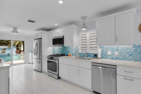 169 Venetian Way, Plantation Key FL - photo 24 of 75