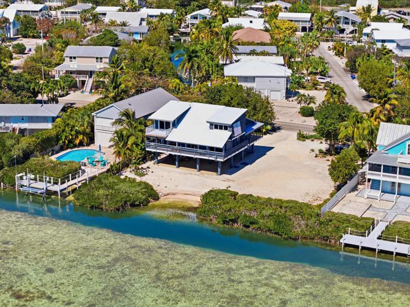 4 bedroom Single Family Residence at 22542 Jolly Roger Drive, Cutthroat Harbor Est (23.0), Cudjoe Key — photo 3