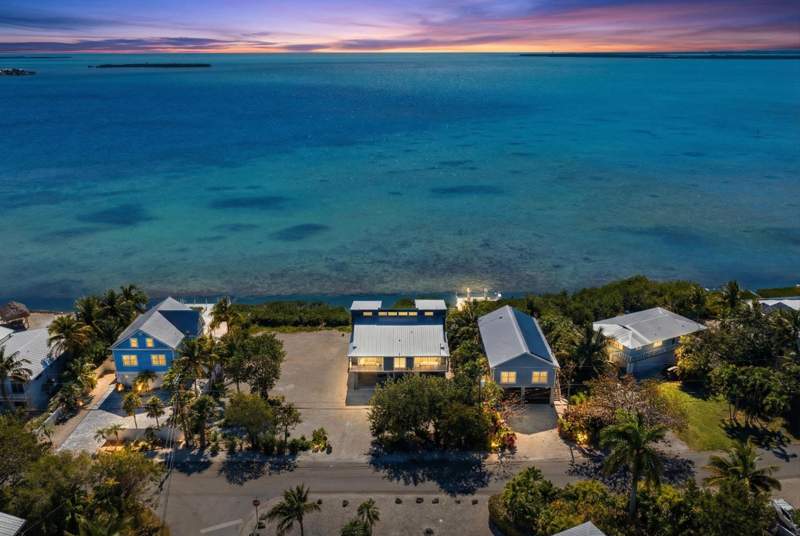 4 bedroom Single Family Residence at 22542 Jolly Roger Drive, Cutthroat Harbor Est (23.0), Cudjoe Key — photo 2