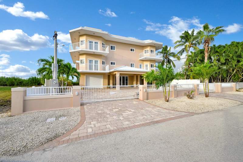 5 bedroom Single Family Residence at 112 N Bounty Lane, Buccaneer Point (98.0), Key Largo — photo 4