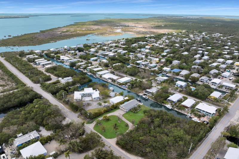 2 bedroom Single Family Residence at 29131 Watson Boulevard, Eden Pines Colony (29.0), Big Pine Key — photo 5