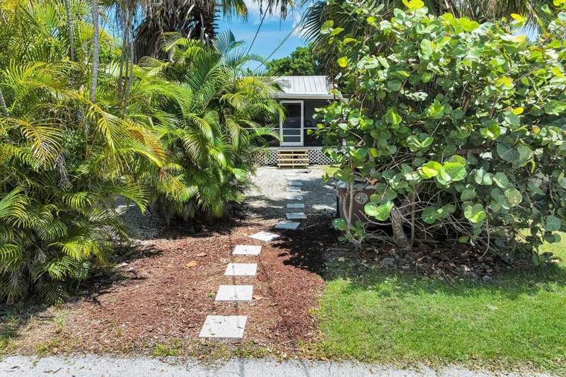 3 bedroom Single Family Residence at 30461 Poinciana Road, Palm Villa (30.5), Big Pine Key — photo 2