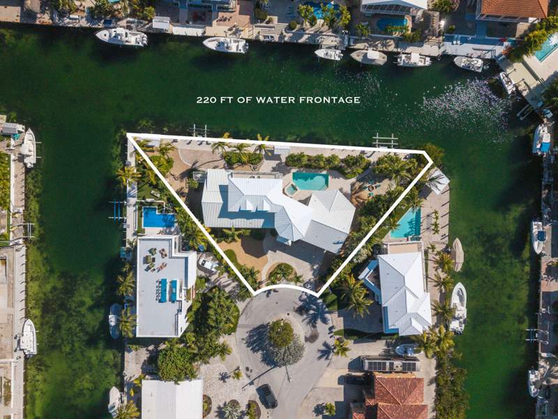 4 bedroom Single Family Residence at 44 W Plaza Del Lago, Port Antigua (74.5), Lower Matecumbe — photo 2