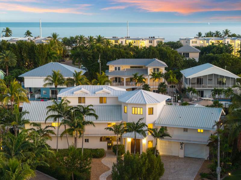 4 bedroom Single Family Residence at 44 W Plaza Del Lago, Port Antigua (74.5), Lower Matecumbe — photo 4