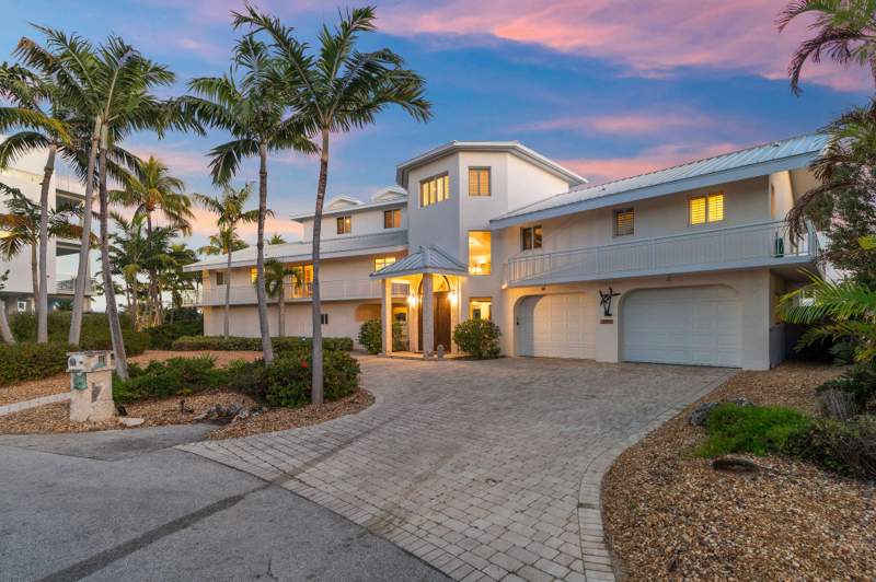 4 bedroom Single Family Residence at 44 W Plaza Del Lago, Port Antigua (74.5), Lower Matecumbe — photo 5