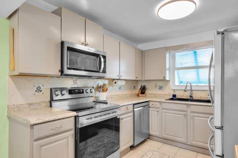190 10Th Street #190, Key Colony FL - photo 12 of 42