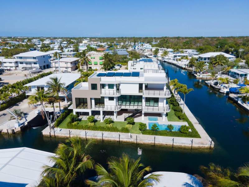 5 bedroom Single Family Residence at 301 Buttonwood Circle #B, Key Largo Beach Addition (100.0), Key Largo — photo 2