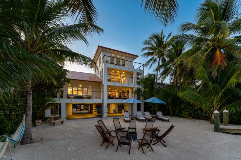4 bedroom Single Family Residence at 58652 Overseas Highway, Crains Sub (58.0), Marathon — photo 2