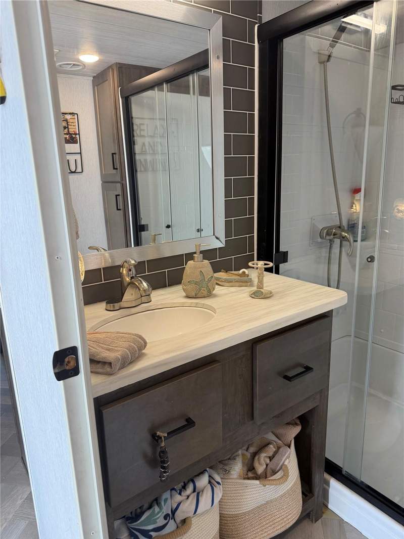 1 bedroom Mobile Home at 325 Calusa Street ## 345, Calusa Campground (101.5), Key Largo — photo 3